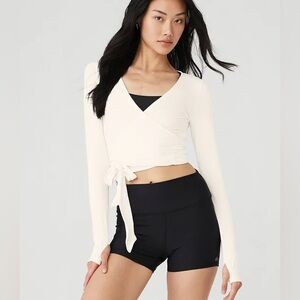 Alo escalate wrap top